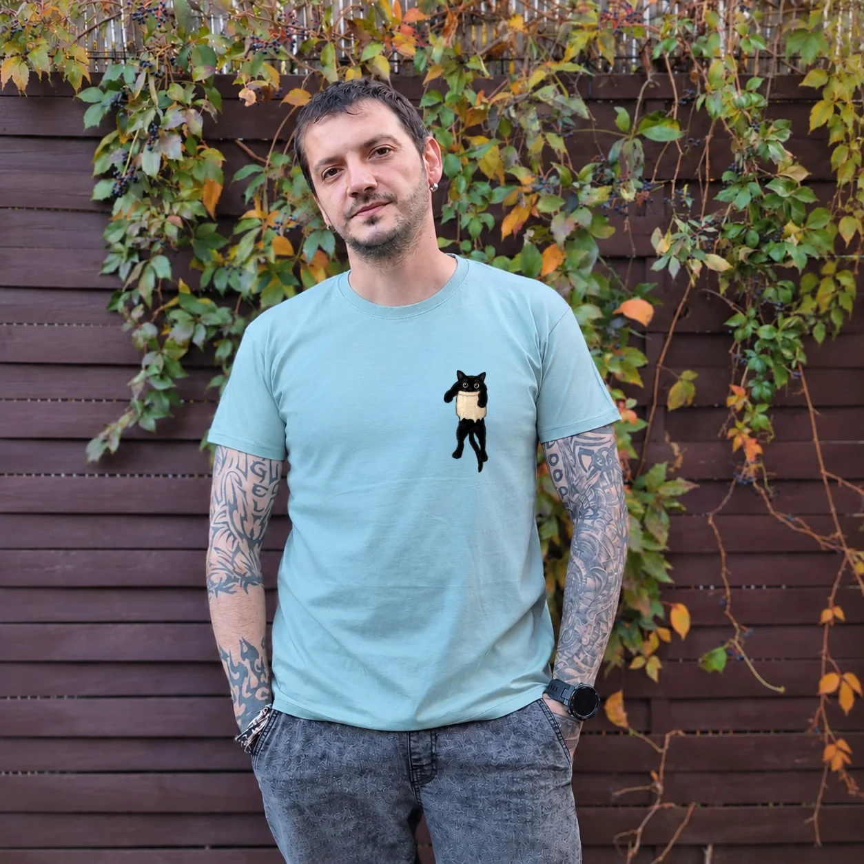 Tricou Fitted Hanging Cat